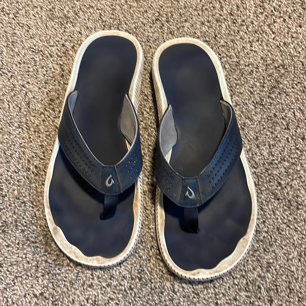Men’s size 12 Olukai Ulele flip flops